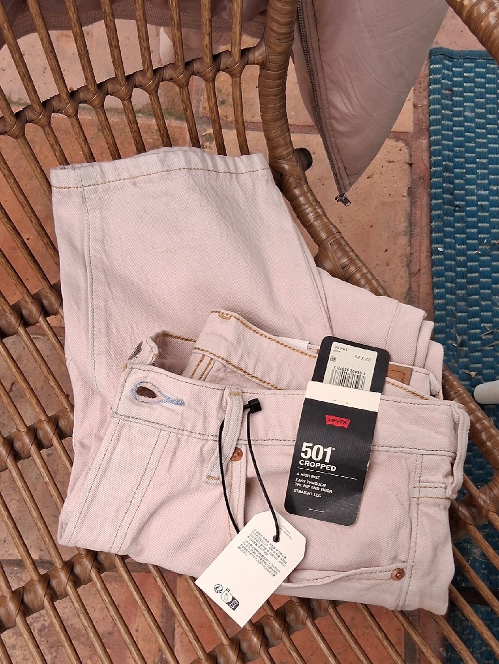 Pink Levis 501